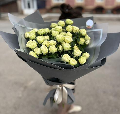 Букет Белые кустовые розы Солинеро в Красном Чикое
