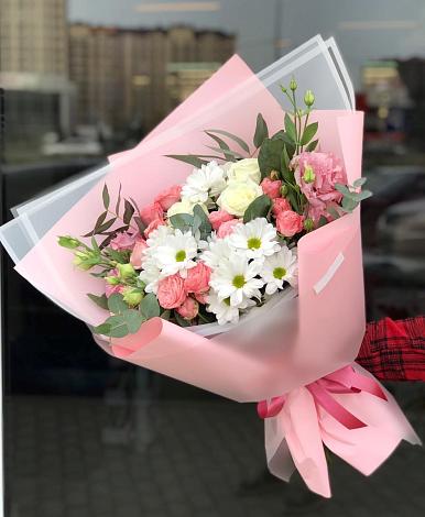 Букет цветов из: Розы, Лизиантусы и Хризантемы в Красном Чикое